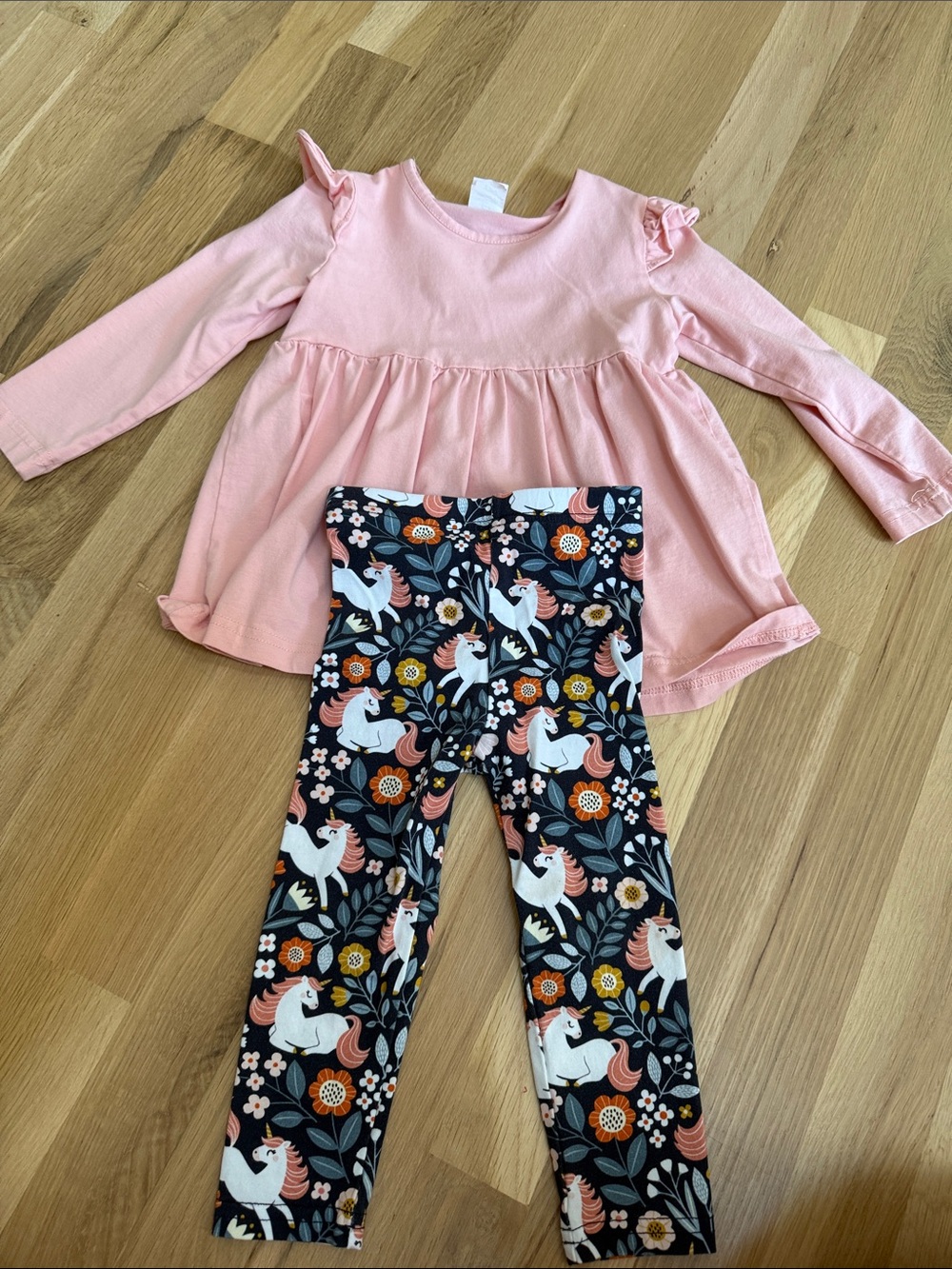 Two piece long sleeve top and leggings. Unicorn print